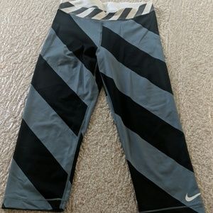 Nike pro capris